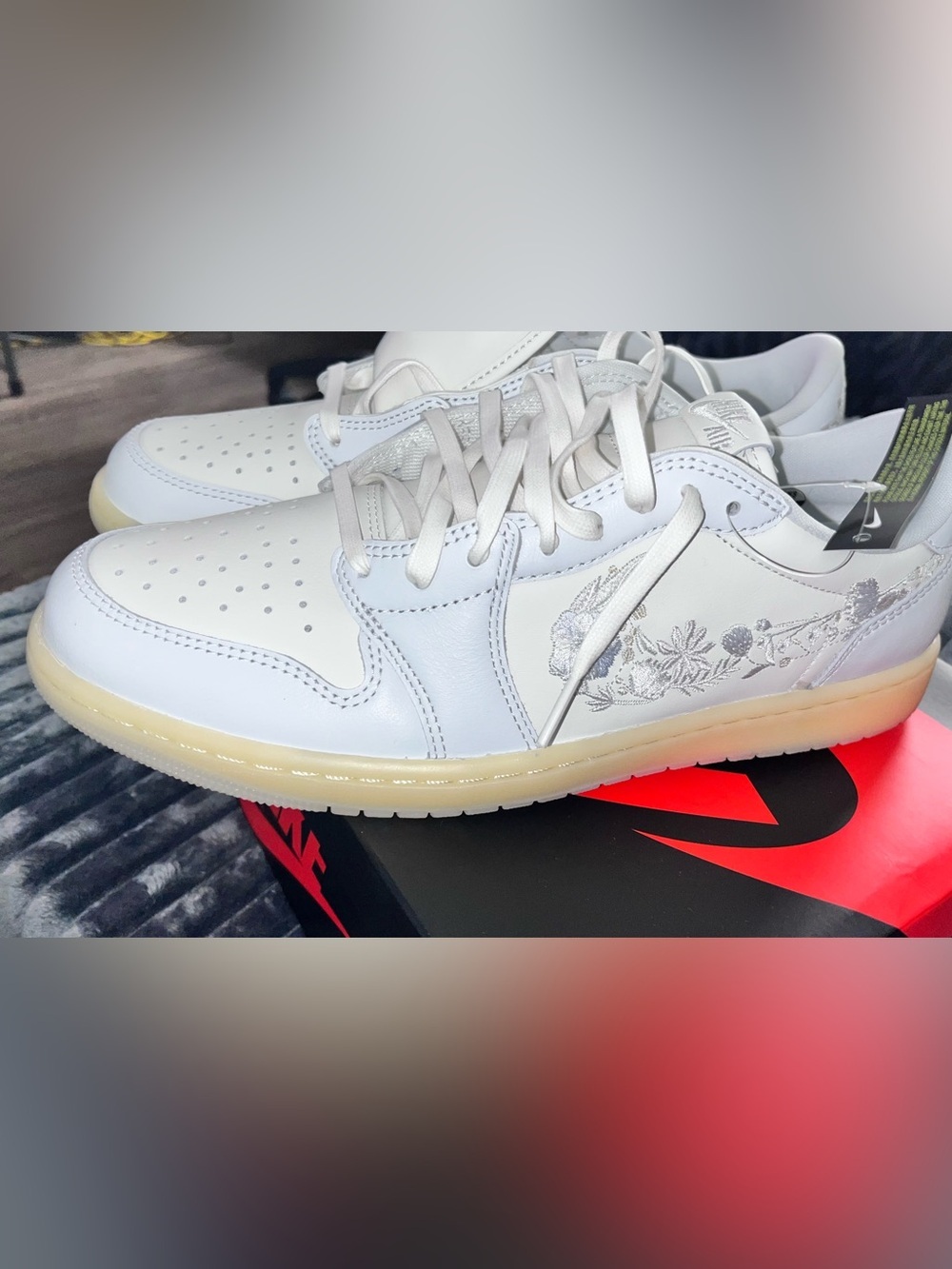 NWT nib 11 floral Jordan Air Jordan 1 Retro Low OG Sail/Off White/Coconut Milk